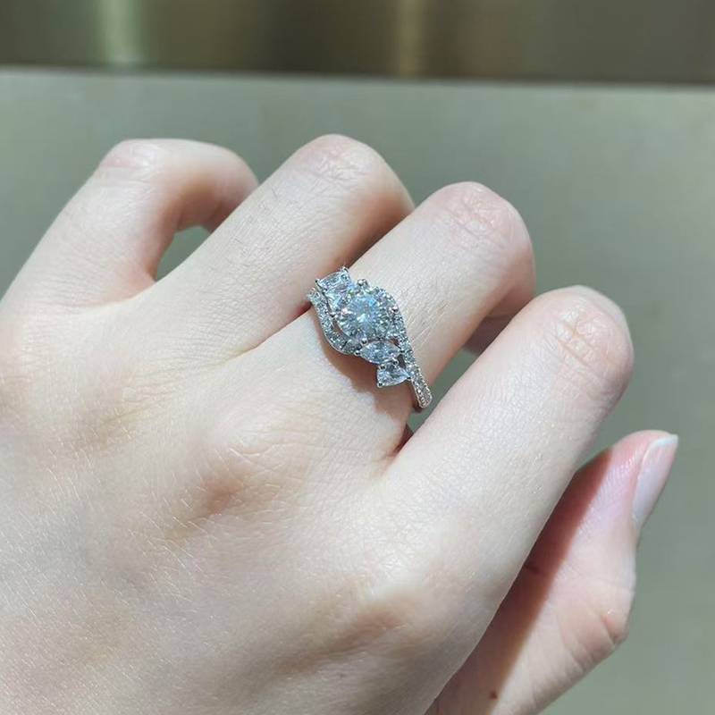Affordable Luxury扭臂Women's RingS925银镀白金定制选款主石Moissanite1.0ct/副石高碳钻